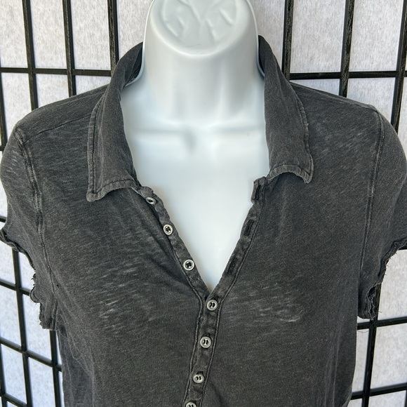 We The Free Stylish Gray Women's Top distressed top - Picture 2 of 6